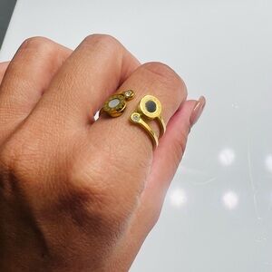 Elegant Gold and Black Women's Ring